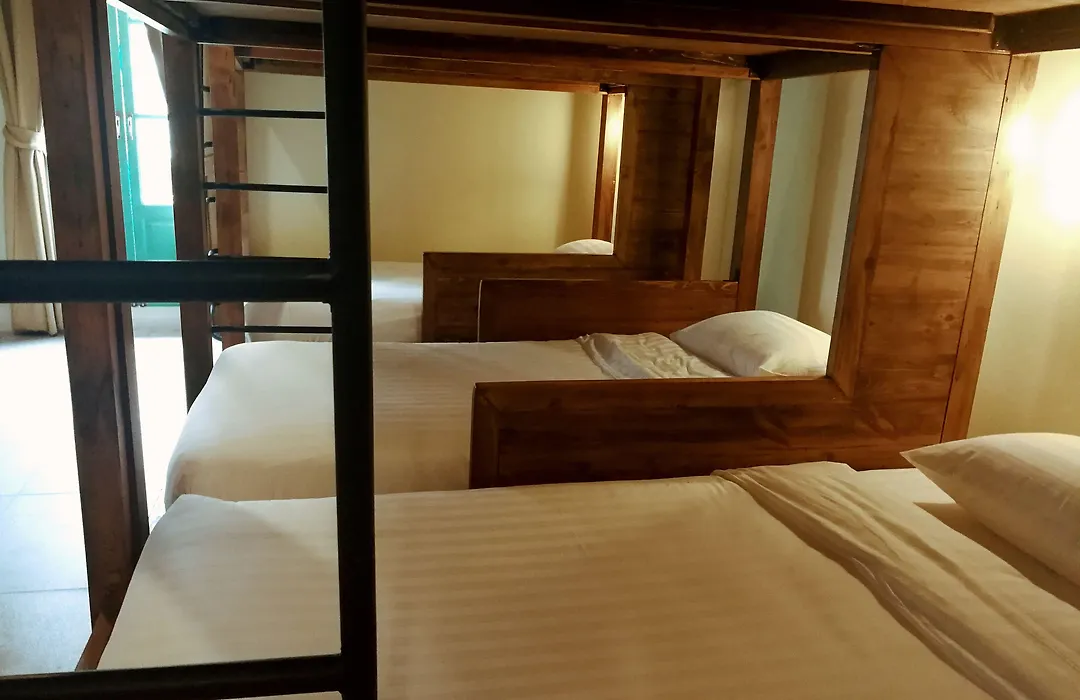 Siri Poshtel Bangkok-1